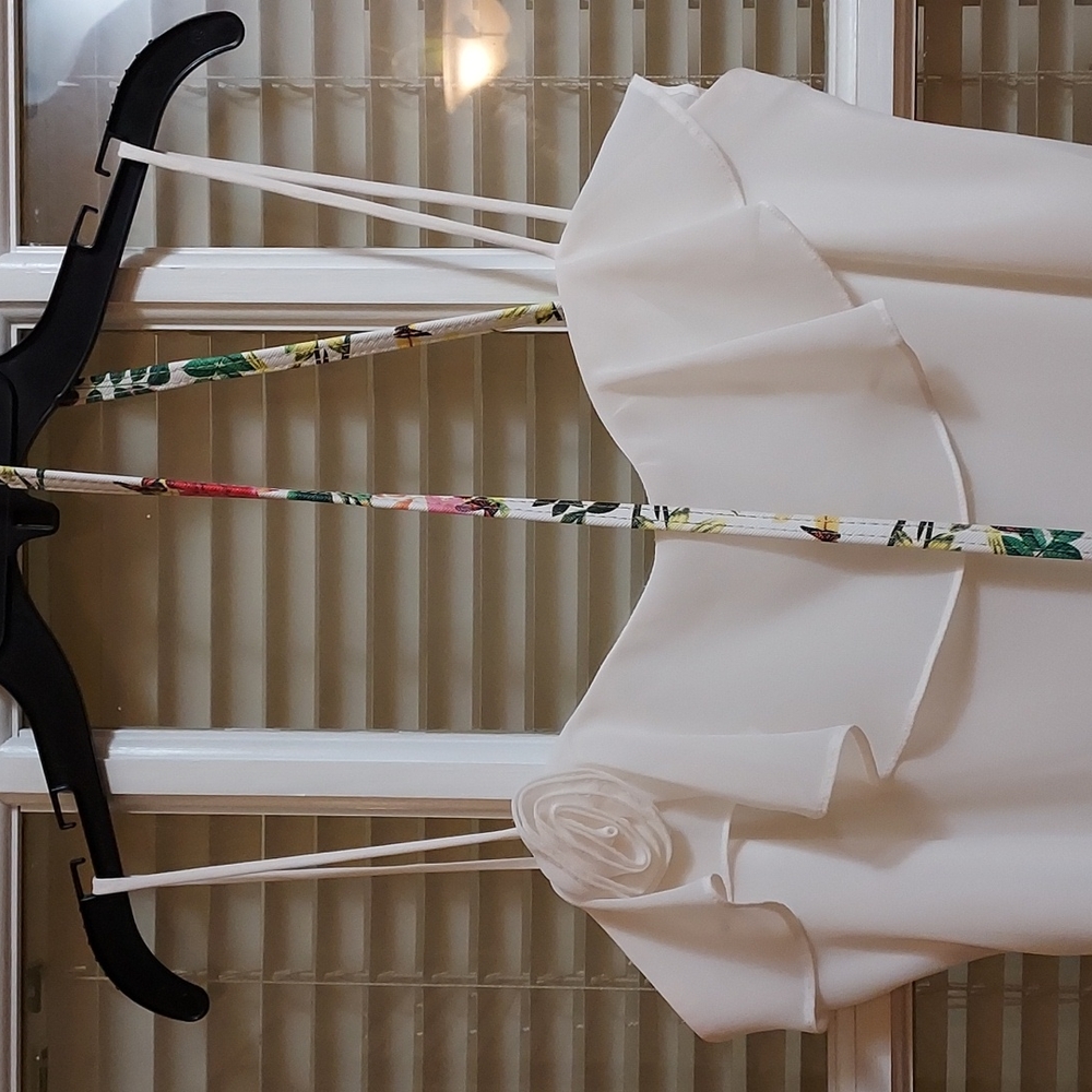 Off White/White Formal Dress (purse sold separately) - Picture 2 of 6